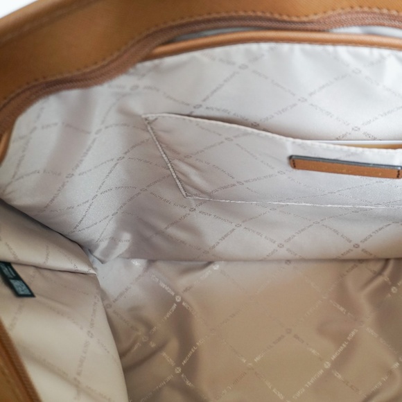 MICHAEL KORS SADY LG MULTIFUNCTION TOTE LUGGAGE - Picture 7 of 8